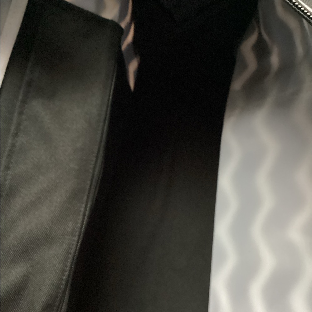Thirty One Black and White Chevron Tote Bag - Picture 3 of 3